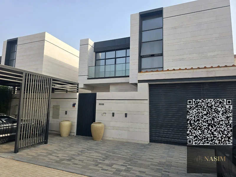 For sale, a luxurious villa in Al-Aliyah area, located on the main street with a strategic location and easy access to all essential services and facilities.63873580370433110