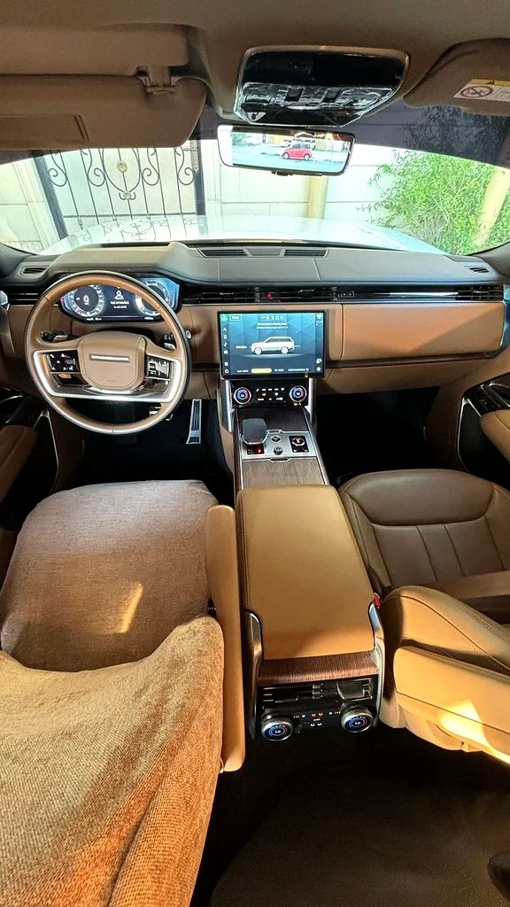 For sale, Land Rover Vogue HSE V6, in agency condition, 5-year Al Tayer warranty, 65,000 km maintena63612090517762113
