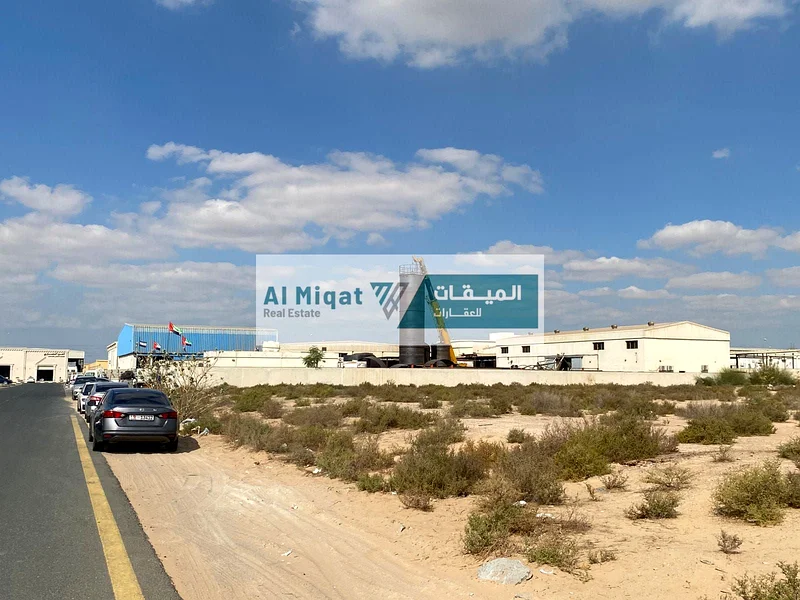 مستودع، سياج ومكتب للبيع في مدينة الإمارات الصناعية63819316171138114