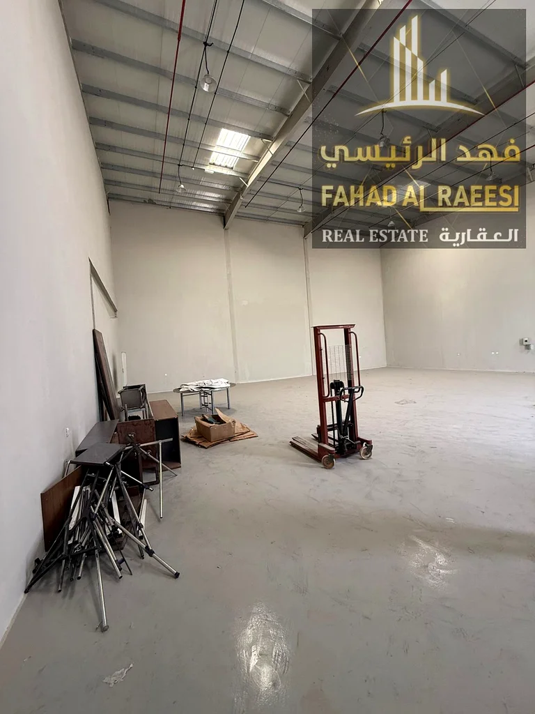 مستودع للإيجار السنوي في منطقة أم القيوين الصناعية الحديثة بمساحة 3000 قدم مربع.63623235530113113