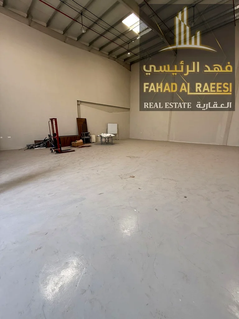 مستودع للإيجار السنوي في منطقة أم القيوين الصناعية الحديثة بمساحة 3000 قدم مربع.63623235530113112
