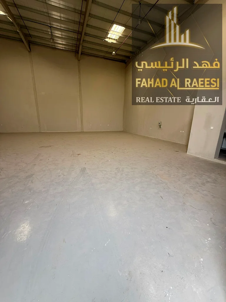 مستودع للإيجار السنوي في منطقة أم القيوين الصناعية الحديثة بمساحة 3000 قدم مربع.63623235530113111