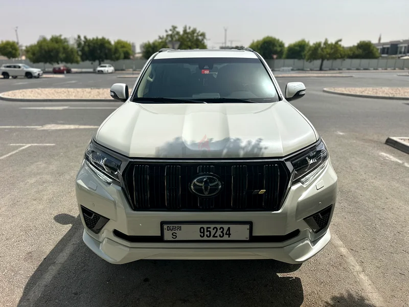 Low mileage very clean Prado Adventure63612451158274112