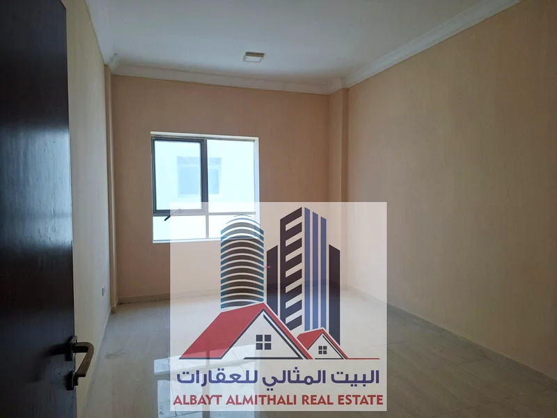 📍 موقع ممتاز: شقة للإيجار في الروضة 3، مباشرة على شارع الشيخ عمار – موقع مركزي قريب من المدارس والأسواق ووسائل النقل العامة63722169718147113