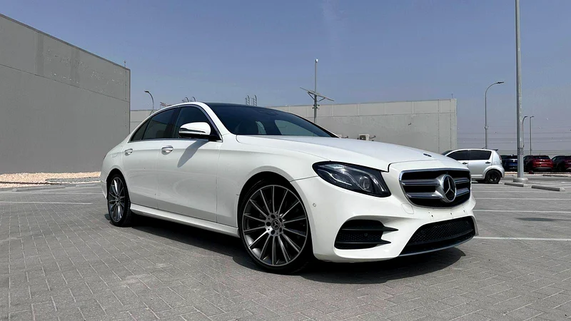 MERCEDES E300 IMMACULATE CONDITION63612056109443111
