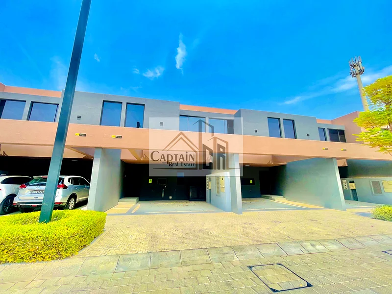 🏡 فيلا تاون هاوس أنيقة جديدة كليًا مكونة من غرفتي نوم مع غرفة خادمة وحديقة خاصة | حياة فاخرة في مجتمع مسار 🌳✨63699333857923110