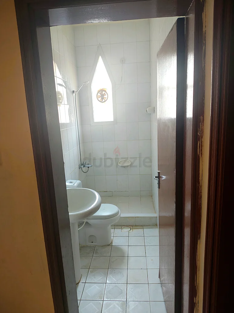 غرفة نوم رئيسية متاحة للإيجار في أبو شاغة (للزوجين الهنديين/عائلة هندية)63624070480259114