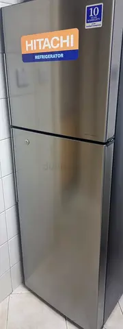 ثلاجة هيتاشي متوسطة