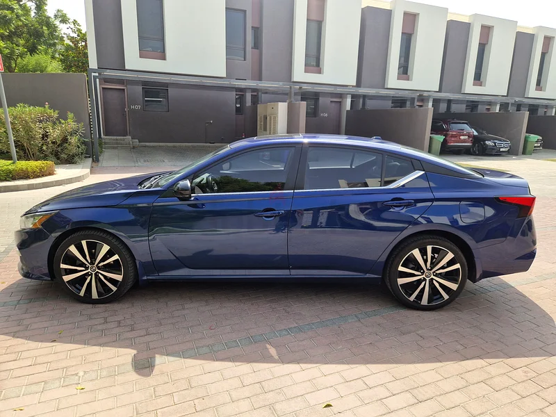 2019 Nissan Altima SR – Full Option (US Spec) – AWD, Leather, Sunroof, Heated Seats, Blind Spot63613131238529113