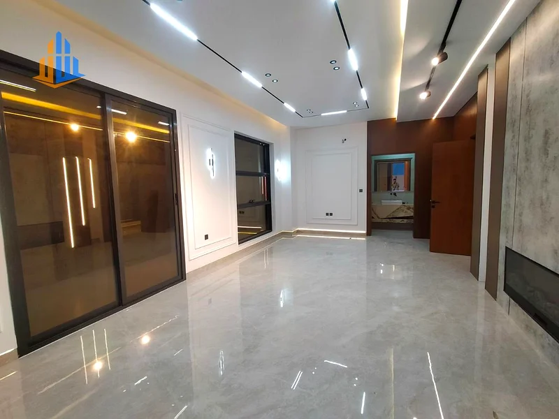 6 bhk | Master rooms | Close to all services | Very close to Sheikh Mohammed bin Zayed Road | It has an excellent location63906772250498114