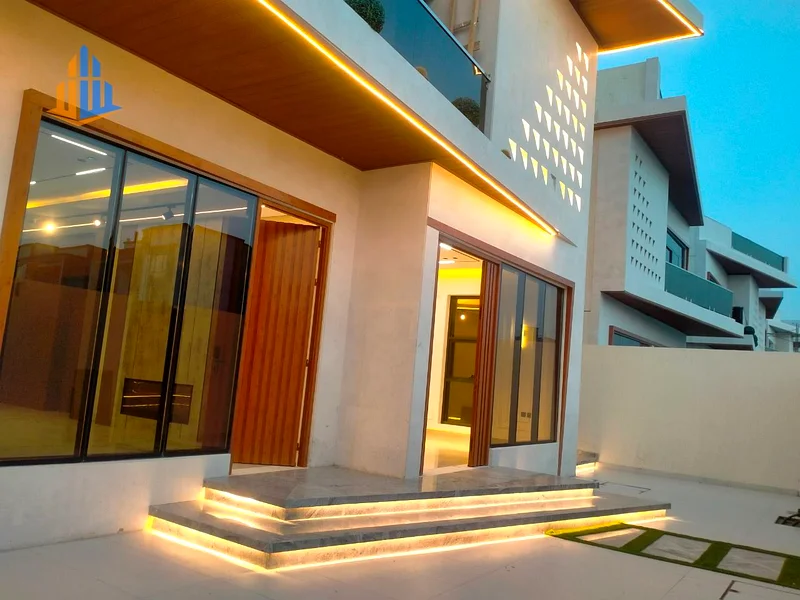 6 bhk | Master rooms | Close to all services | Very close to Sheikh Mohammed bin Zayed Road | It has an excellent location63906772250498112