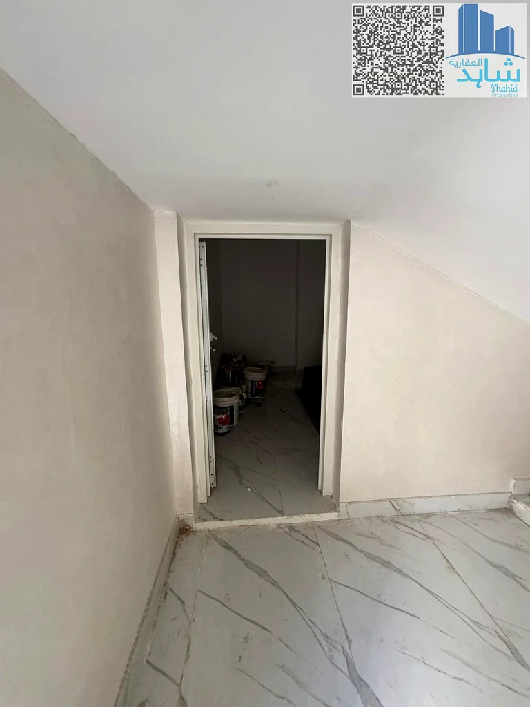 فيلا زاوية جديدة بالكامل | 5 غرف نوم + مجلس + غرفة خادمة | الفيصلية – 120,000 درهم63717359598211114