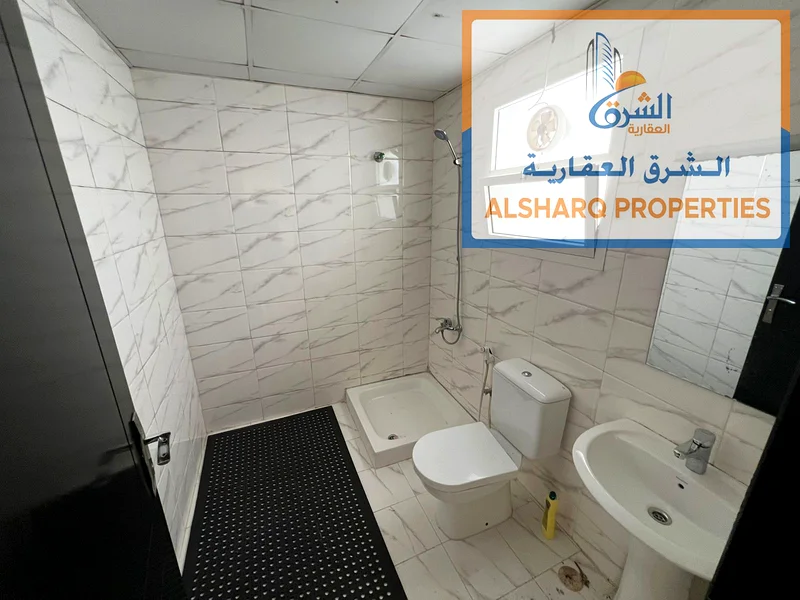 شقة للإيجار السنوي - غرفتين نوم وصالة في عجمان كورنيش - الصف الثاني بجانب دوار السفينة63810725833601113