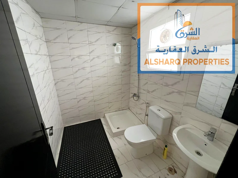 شقة للإيجار السنوي - غرفتين نوم وصالة في عجمان كورنيش - الصف الثاني بجانب دوار السفينة63810725833601111