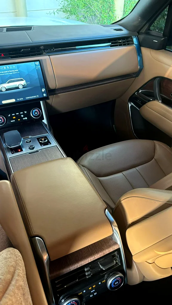 For sale, Land Rover Vogue HSE V6, in agency condition, 5-year Al Tayer warranty, 65,000 km maintena63612090517762114