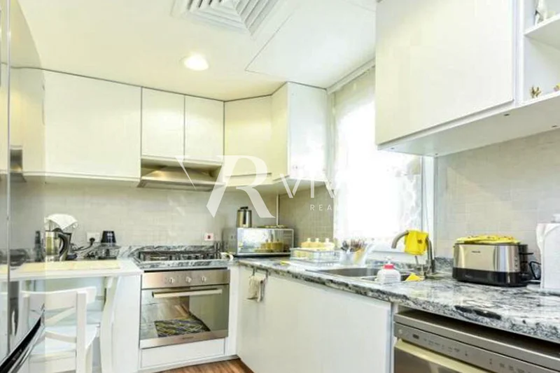 Upgraded | Corner Unit | Prime Location63923089396737112