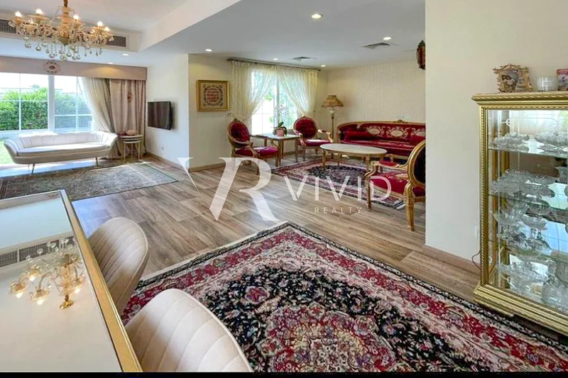Upgraded | Corner Unit | Prime Location63923089396737113