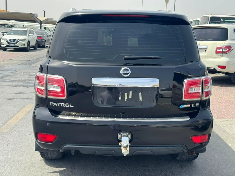 Nissan patrol 2012 full option black color GCC clean63613132629634113