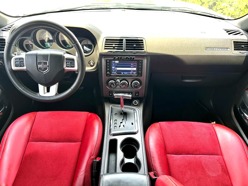 Gcc•Challenger R/T V8 HEMI•agency serviced•original paint•free accident•first owner63612062853377114