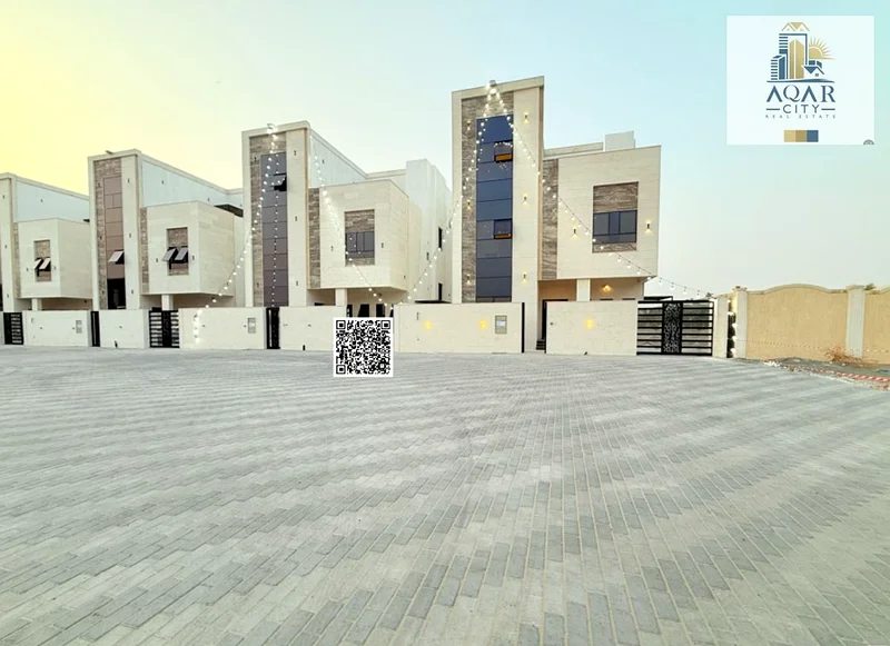Villa for sale with 6 master bedrooms, a master living room, and a hall. Built-up area: 4,200 square feet. Registration and ownership fees included. Very large setback in front of the villa.63893128937857110
