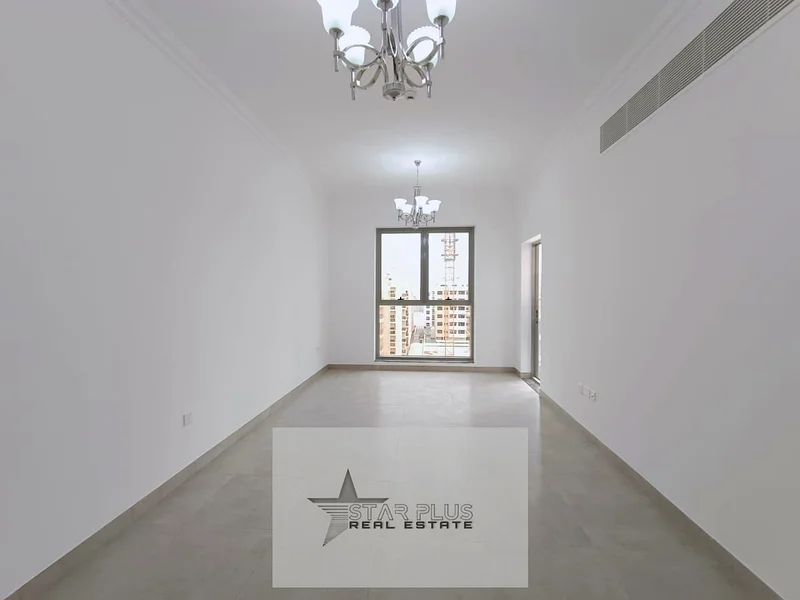 شقة فسيحة جديدة كلياً بثلاث غرف نوم وغرفة خادمة مع صالة رياضية ومواقف مغطاة63730242882563111