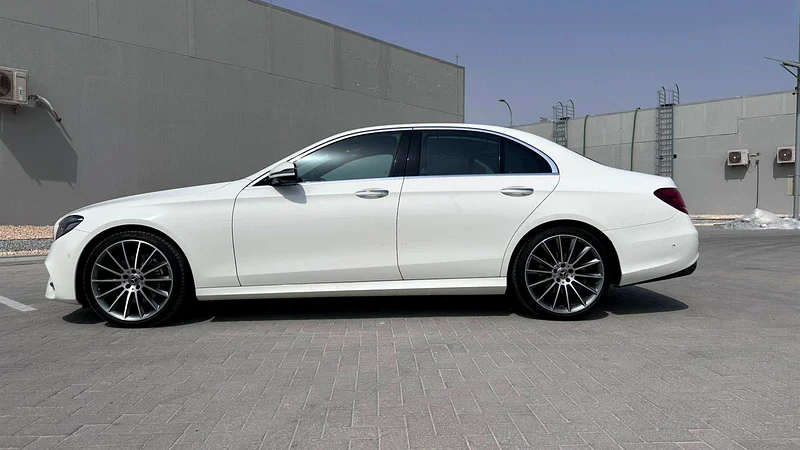 MERCEDES E300 IMMACULATE CONDITION63612056109443112