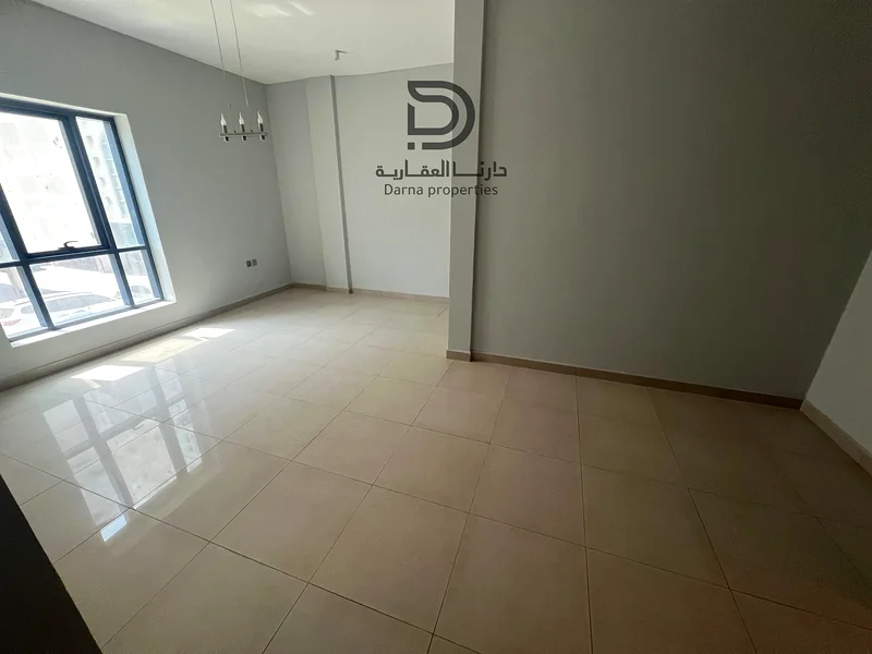الشقة الأولى للسكان، تتكون من غرفة وصالة في مبنى جديد مع تشطيبات حديثة جدًا، وتحتوي على حمامين وتكيف مركزي - في إمارة عجمان - منطقة الرش63720685476865111