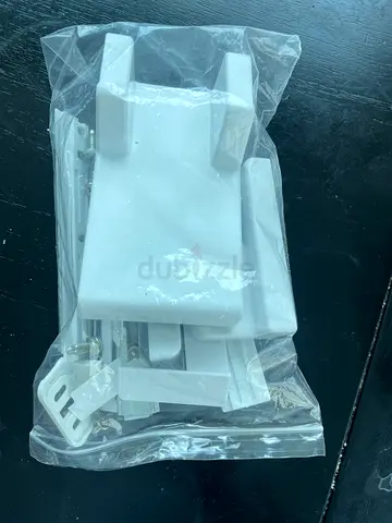 Built in fridge/freezer fittings