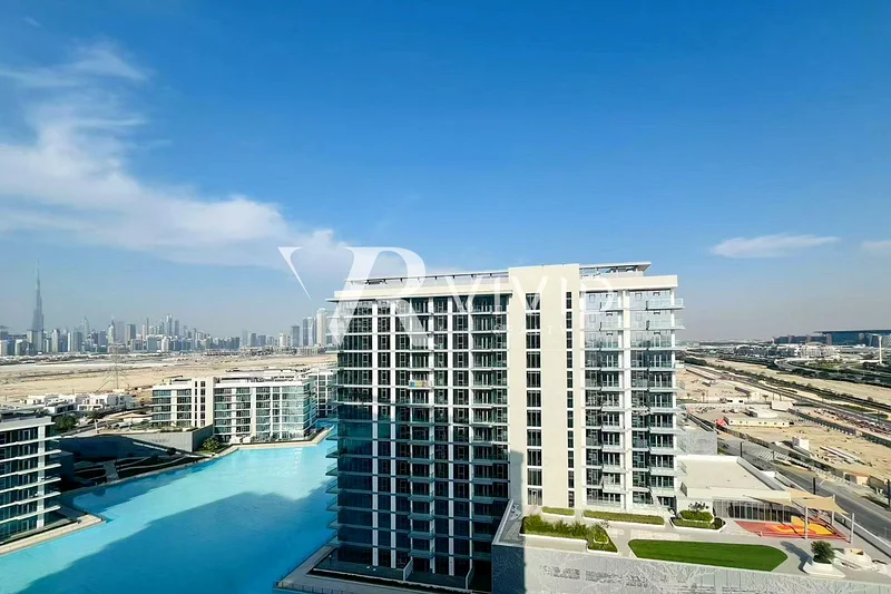 بحيرة ومنظر برج | بائع متحمس64006536361602111