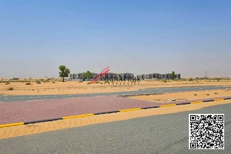 أرض صناعية للبيع في أم القيوين63822615354625113