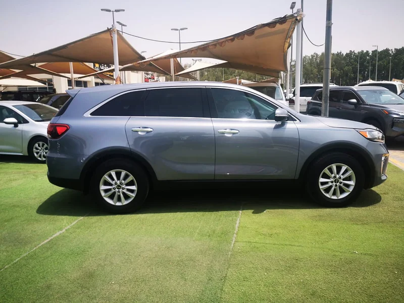 ** 2019 |**| Kia Sorento  |** 7 seater |**| Very Clean Car |**| Metallic Silver Color |63612077958145112