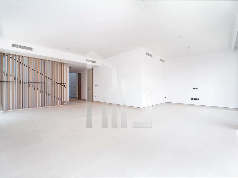 Single Row | Close to Amenities | Big Layout63736339652354113