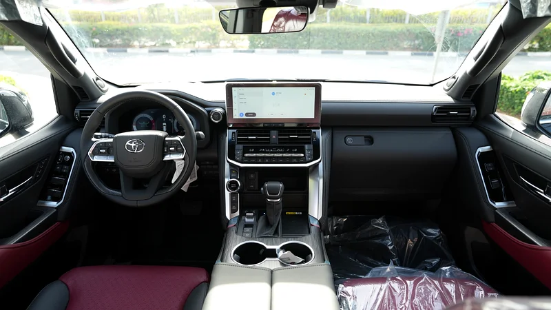 TOYOTA LAND CRUISER LC300 3.3L DIESEL VXR 7 SEATER FULL OPTION63613129794307114