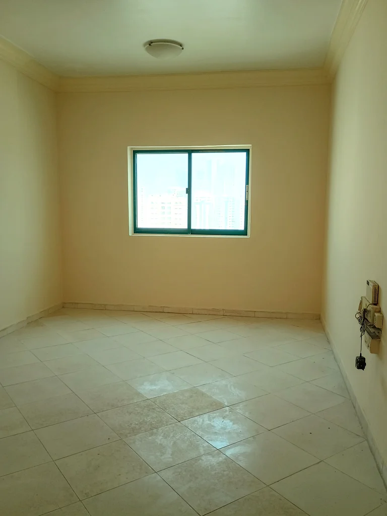 شقة 1 بيدروم وبلكونة قريبة من مول أنصاري، النهدة شارجة بسعر معقول بـ 33 ألف فقط63811944753793113