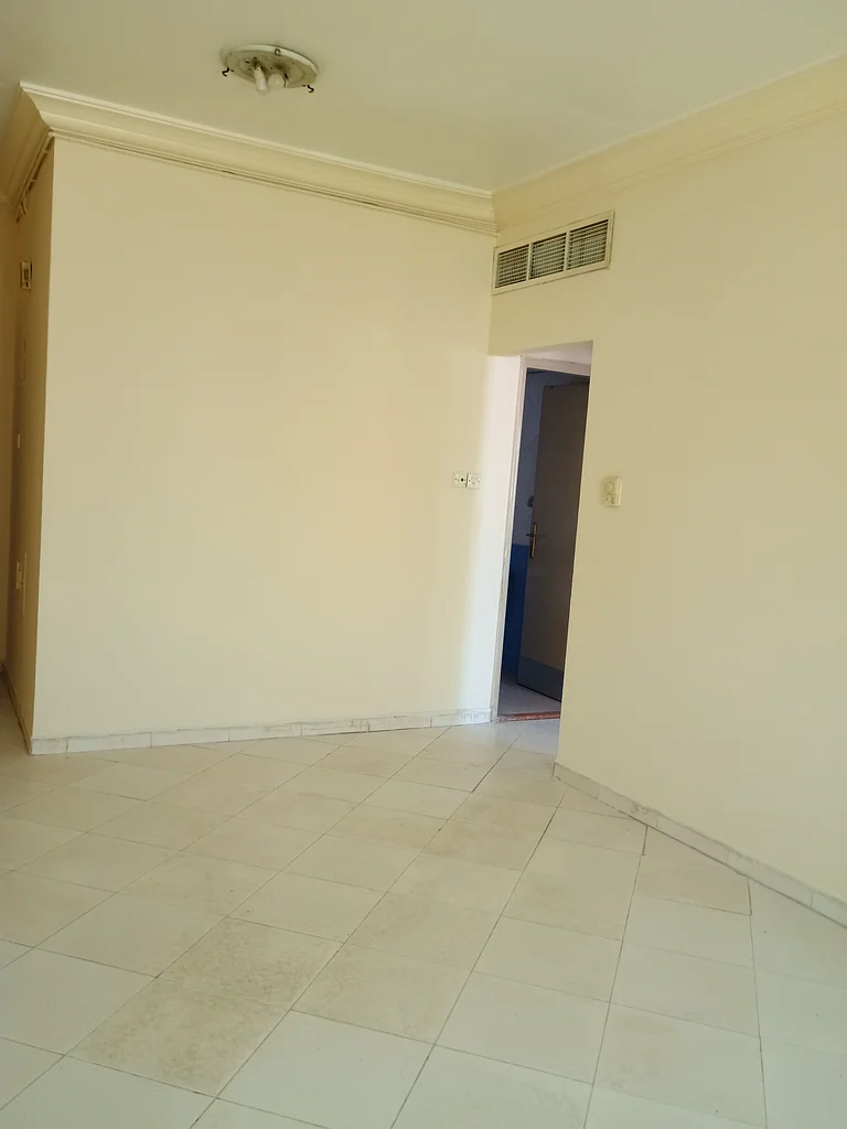 شقة 1 بيدروم وبلكونة قريبة من مول أنصاري، النهدة شارجة بسعر معقول بـ 33 ألف فقط63811944753793112