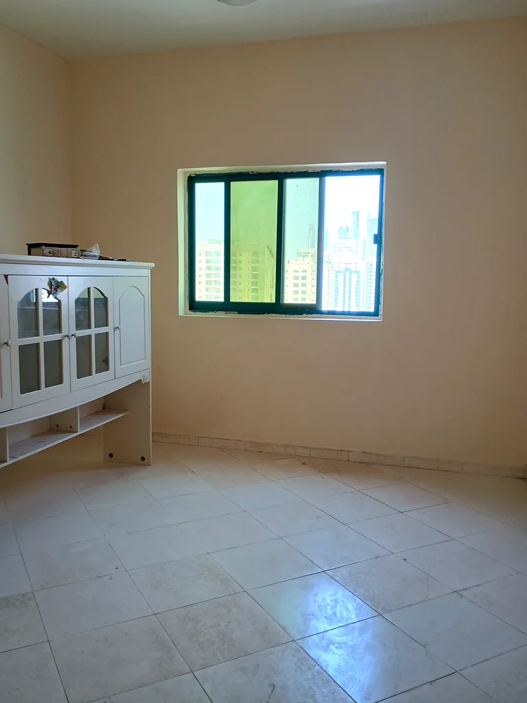 شقة 1 بيدروم وبلكونة قريبة من مول أنصاري، النهدة شارجة بسعر معقول بـ 33 ألف فقط63811944753793114
