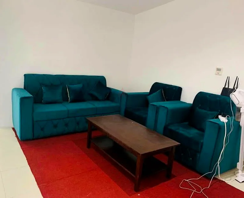 غرفة عائلية مؤثثة للإيجار مع حمام منفصل وشرفة63797699552514113