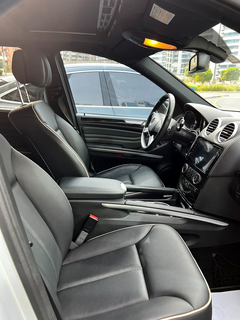 سيارة مرسيدس بنز ML 500 4MATIC من إنتاج غارغاش بحالة ممتازة وعدد أميال قليل جدًا لعام 2011 مع نظام أندرويد ونظام Apple Carplay63613463178241113