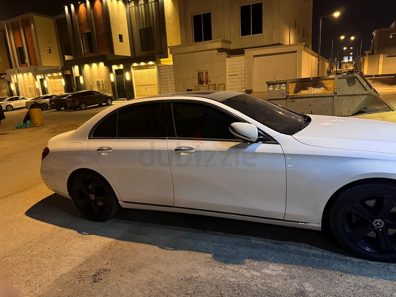 Mercedes E200 clean, Mercedes E20063612088715009111