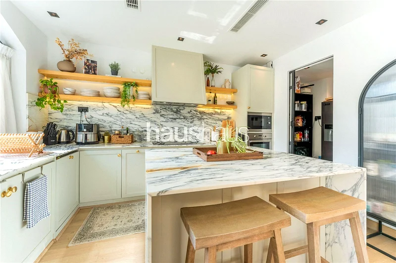 Extended | Modern Design | Vacant On Transfer63922626080898111