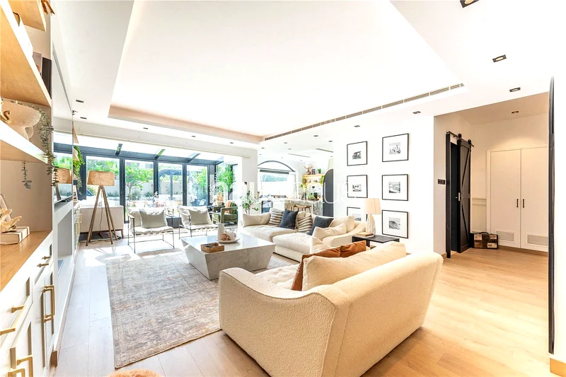 Extended | Modern Design | Vacant On Transfer63922626080898113