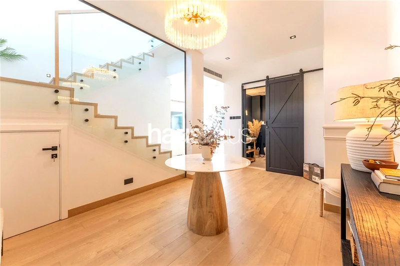 Extended | Modern Design | Vacant On Transfer63922626080898114