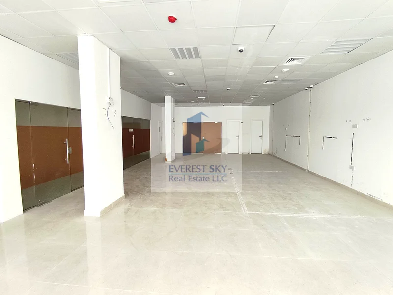 Shop with Offices, Ac , Pantry & Toilet for URGENT LEASE !!63622638533123112