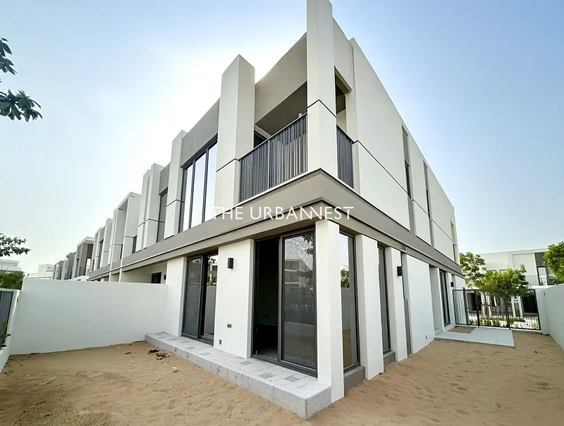 Aura Gardens | Available Now | Spacious | End Unit63806547610882110