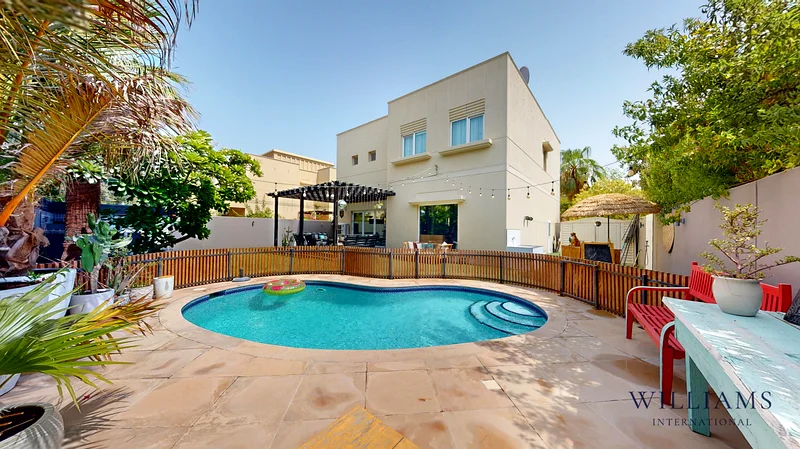 FULLY RENOVATED | PRIVATE POOL |VACANT ON TRANSFER63917562841219110