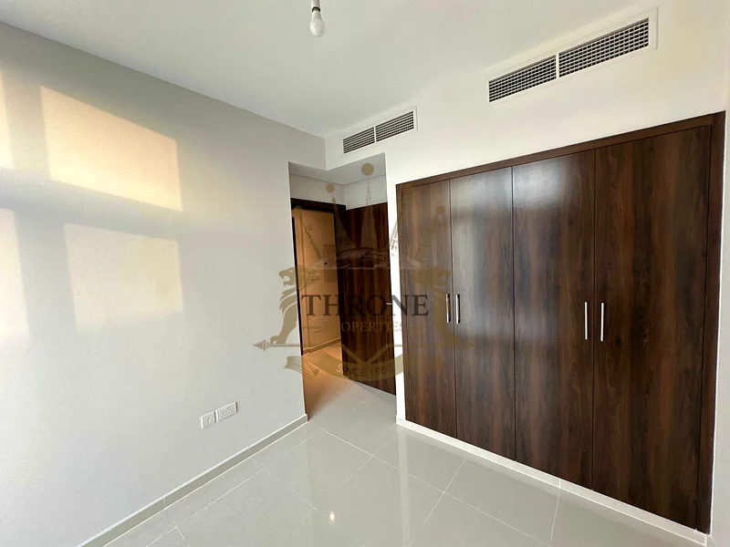 شاغرة | قريبة من وسائل الراحة | جديدة بالكامل | عاجل64003948469123112