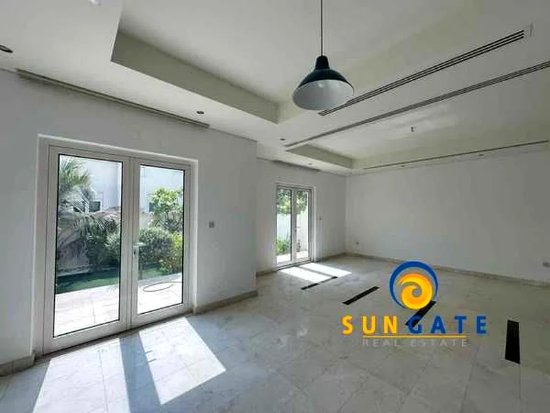 حديقة مزروعة • خلف مركز المجتمع • فيلا من النوع أ63762023340161111