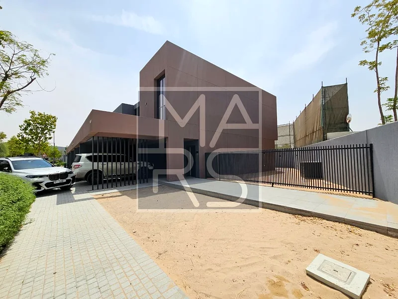 تاون هاوس 3 غرف نوم | حديقة كبيرة | غرفة خادمة | موقع متميز – كايا، مساار63699653255298110
