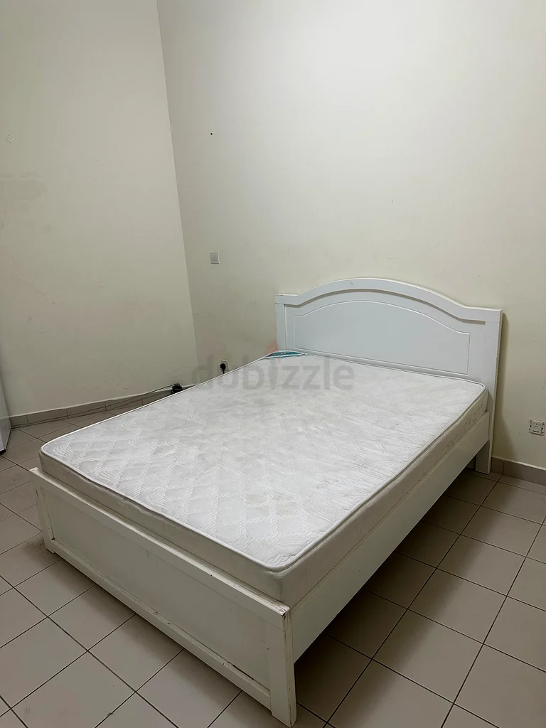 غرفة نوم رئيسية مع حمام داخلي63796471721218111