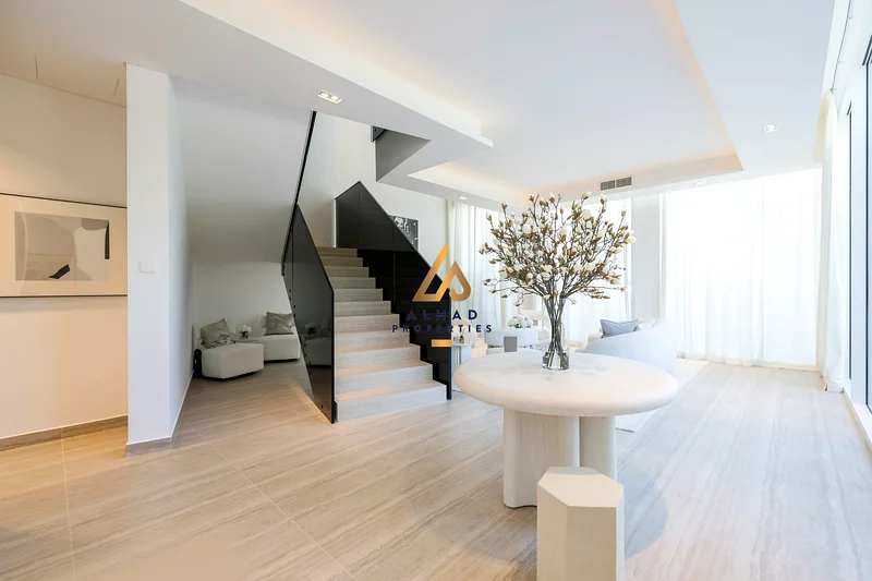 Exclusive Last corner unit First Row | Negotiable63916768526851111